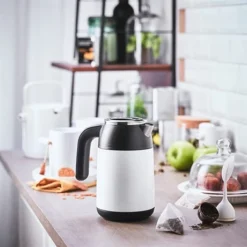 Bouilloire Inox Peint BVI160 8 Bouilloire Inox Peint BVI160 -KitchenAid || Smeg Soldes Magasin 720009 3 1 Bouilloire inox peint BVI160 Simeo