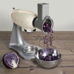 Smeg Tranchoir Et Râpe à Cylindres SMSG01 Pour Robot Sur Socle 9 Smeg Tranchoir Et Râpe à Cylindres SMSG01 Pour Robot Sur Socle -KitchenAid || Smeg Soldes Magasin 720058 4 1 Tranchoir et rape a cylindres SMSG01 pour robot sur socle Smeg