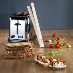 Set Grille-pain Cool Touch 2 Tranches Et Pince à Toast En Bois 7 Set Grille-pain Cool Touch 2 Tranches Et Pince à Toast En Bois -KitchenAid || Smeg Soldes Magasin 729023 3 1 Set grille pain cool touch 2 tranches et pince a toast en bois
