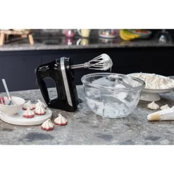 KitchenAid Batteur à Main électrique 6 Vitesses 60 W Noir Onyx 5KHM6118EOB -KitchenAid || Smeg Soldes Magasin 760355 2 2 Batteur a main electrique 6 vitesses 60 W noir onyx 5KHM6118EOB Kitchenaid