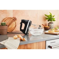 KitchenAid Batteur à Main électrique 6 Vitesses 60 W Noir Onyx 5KHM6118EOB -KitchenAid || Smeg Soldes Magasin 760355 4 2 Batteur a main electrique 6 vitesses 60 W noir onyx 5KHM6118EOB Kitchenaid