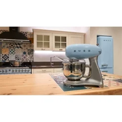 Smeg Robot Sur Socle Bleu Azur 800 W SMF02PBEU -KitchenAid || Smeg Soldes Magasin 761040 3 1 Robot sur socle Bleu azur 800 W SMF02PBEU Smeg