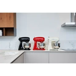 Smeg Robot Pâtissier 4,8 L 800 W SMF03RDEU Rouge -KitchenAid || Smeg Soldes Magasin 761070 2 1 Robot patissier 4 8 L 800 W SMF03RDEU rouge Smeg